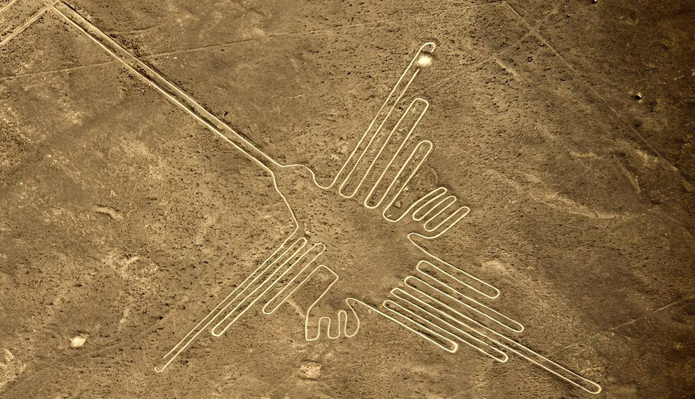 Geoglifo del colibrí en las Líneas de Nazca